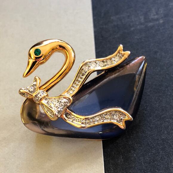 Swan Brooch With Blue Translucent Body Gold Tone Rhinestone Ribbon Vintage Retro - Picture 3 of 10